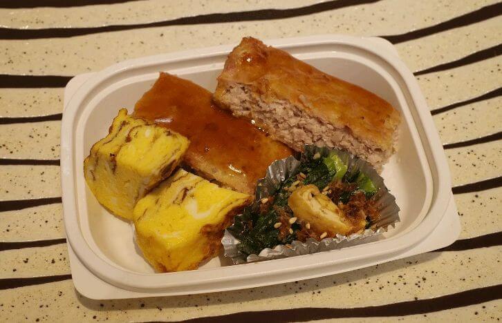 豆腐と豚肉のミートローフ甘酢オイスタソースあんがけ,卵焼き,小松菜と油揚げのごま油炒め